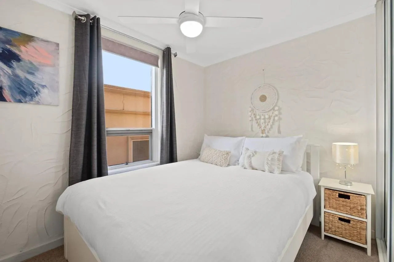Belle Escapes - Sunny Siesta At Glenelg Apartment